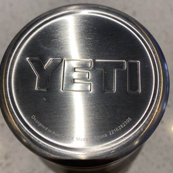 Yeti Stainless Steel Rambler 887 ml Tumbler with Magslider Lid - Picture 4 of 6